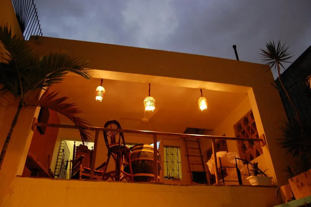 La Choza Guesthouse Santo Domingo
